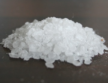 Epsomská sůl je hořká sůl (není to Glauberova sůl) - má léčivé účinky