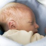 Pitný režim miminek a malých dětí – kojených i nekojených: Kolik by měly vypít?