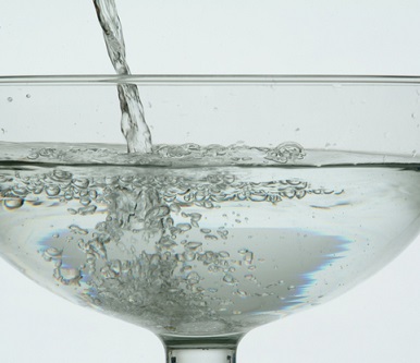 Alkalická (zásaditá) voda - jak ji připravit a na co je dobrá?