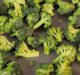 Brokolice je dobrým zdrojem luteinu.