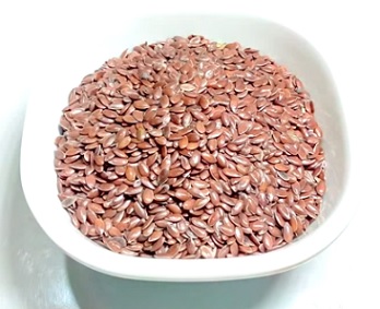 Lněná semínka jsou velkým přírodním zdrojem lignanů.