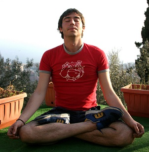 Zkuste přes den chvíli odpočívat, zkuste třeba jógu.