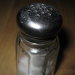 Jak omezit příjem soli ve stravě?