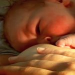 Bolesti bradavek při kojení – proč nastává a jak na ni?