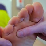 Podiatrická péče (podiatrie) – léčba bolesti a problémů nohou. S čím může pomoci podiatr?