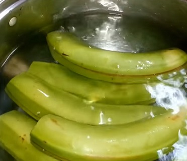 Zelené banány je potřeba před konzumací upravit - vařením a podobně.