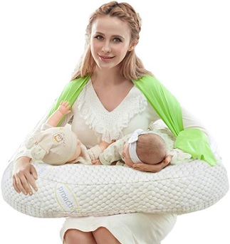 Při kojení dvojčat můžete využít takovýto kojící polštář.