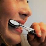 Kokosový olej na dásně – proč a jak ho používat?