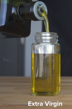 Někteří lidé používají olivový olej ke zmírnění zácpy.