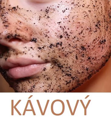 Kávový peeling má mnoho benefitů pro pokožku