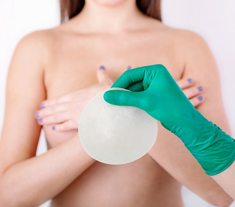 Syndrom umělých prsou je termín, který se někdy používá k popisu souboru symptomatických stavů nebo zdravotních problémů, které někteří lidé spojují s nošením prsních implantátů.
