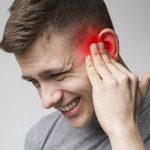 Barotrauma uší – jak se léčí? A jaké jsou příznaky a příčiny?