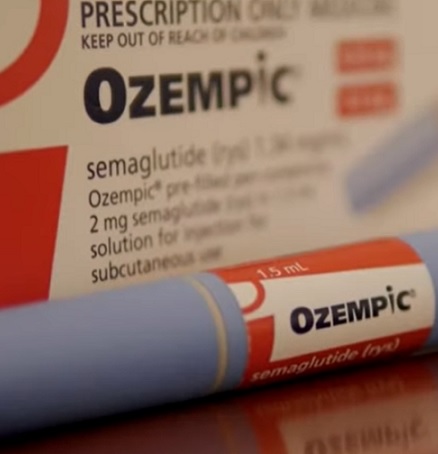 Pozor na vliv Ozempicu na zuby a tvář